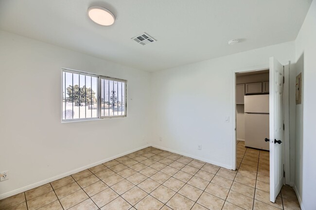 Building Photo - Charming 1 Bed 1 Bath Home in North Las Vegas