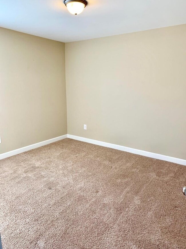 Building Photo - 211 Rainmaker St