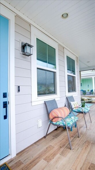 Building Photo - 125 Parrot Ave