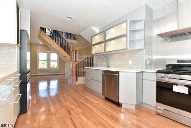 Building Photo - 454 Park Ave