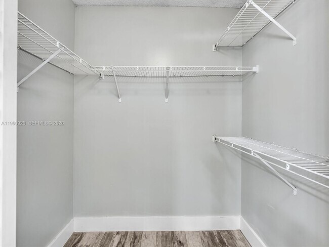 Building Photo - 9777 Westview Dr