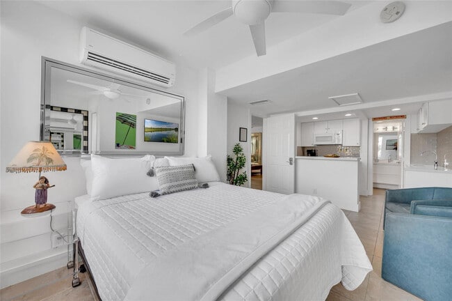 Building Photo - 1824 S Ocean Dr