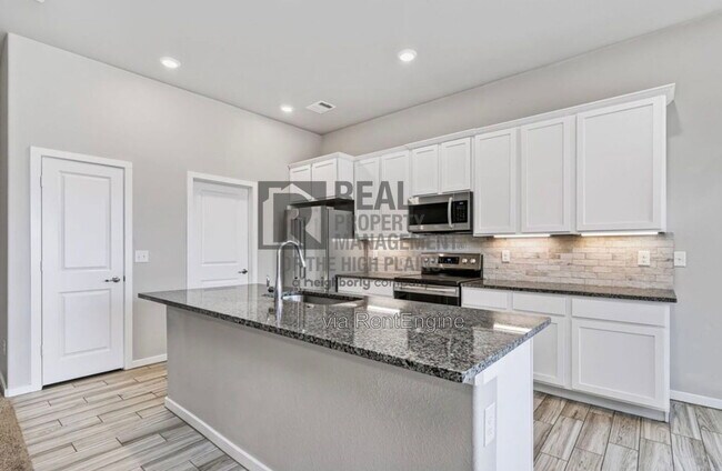 Building Photo - 9405 Sydney Dr