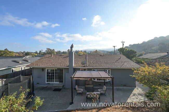 Building Photo - 2450 Center Rd