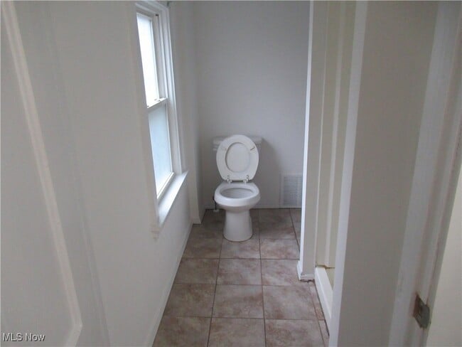 Building Photo - 118 W Glendale St