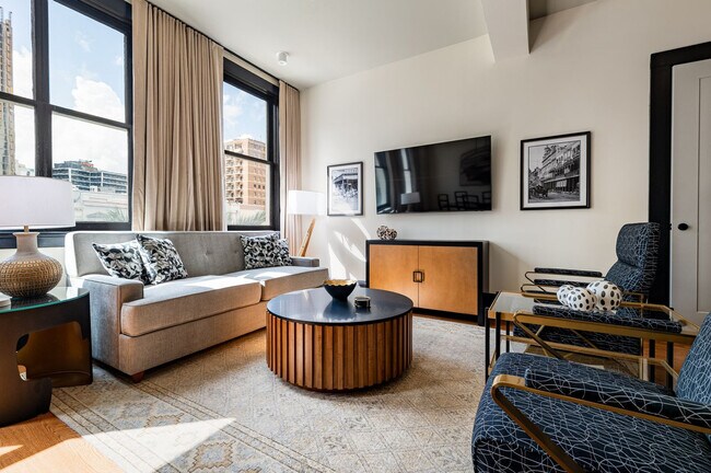 Building Photo - 1011 Canal St