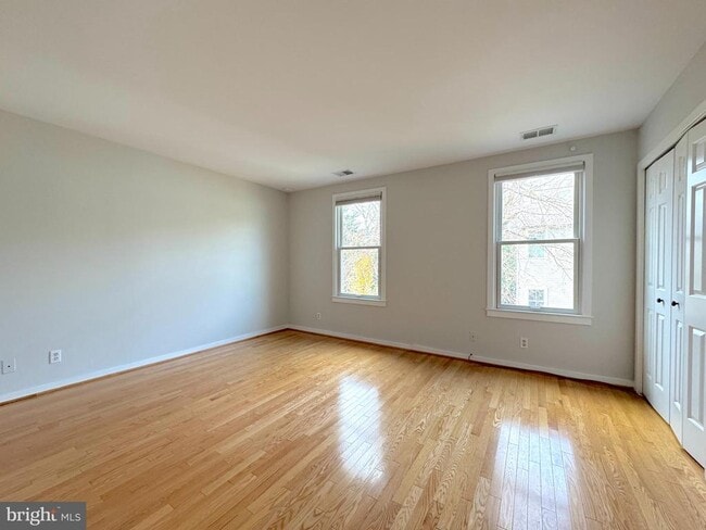 Building Photo - 1318 Dewitt Ave