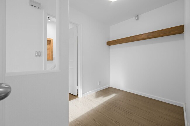 Building Photo - 95 Wikao St