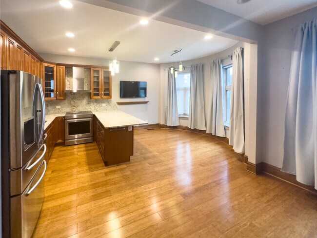 Building Photo - 3714 S Indiana Ave