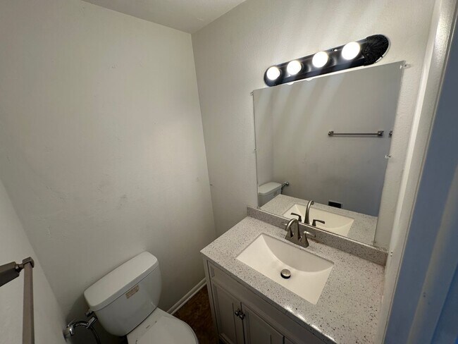 Building Photo - Long Realty & Property Management LLC - 4 bedroom 2.5 Bathroom in Aurora