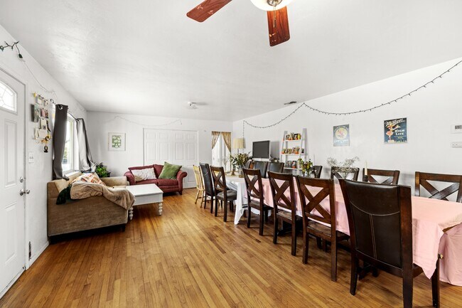 Building Photo - 5004 La Dorna St