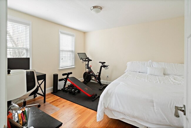 Building Photo - 182 E St