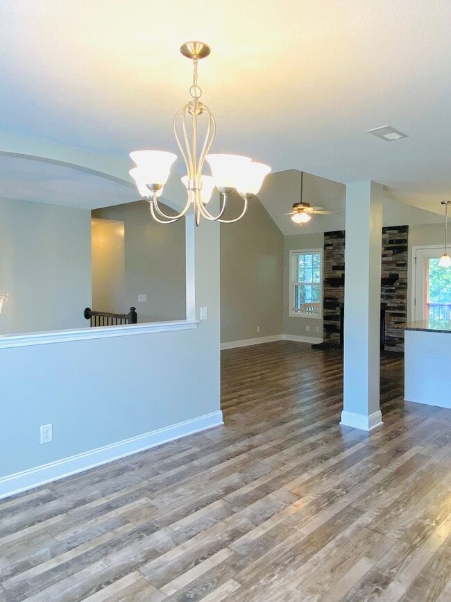 Building Photo - Luxury Home
