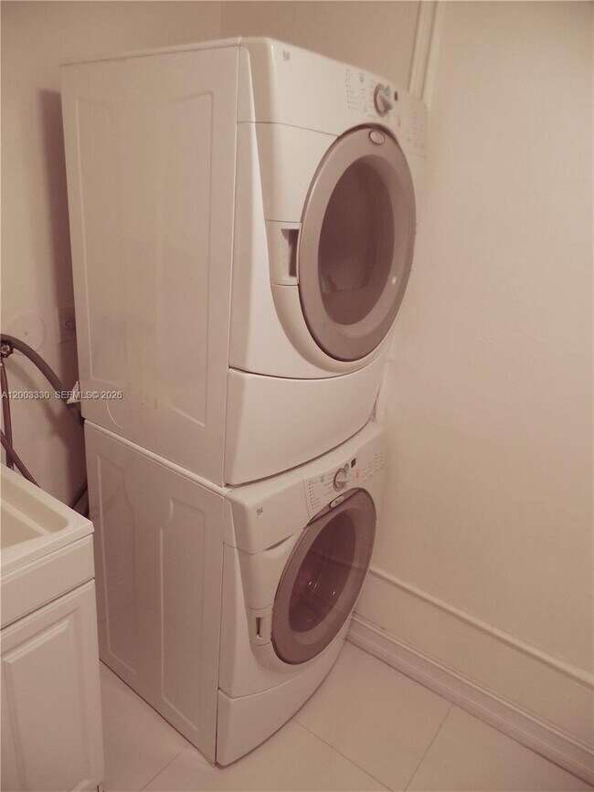 Building Photo - 1365 Majesty Terrace