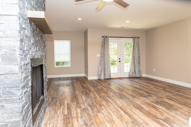 Building Photo - Condo Living 26 Hundred sq Ft!!
