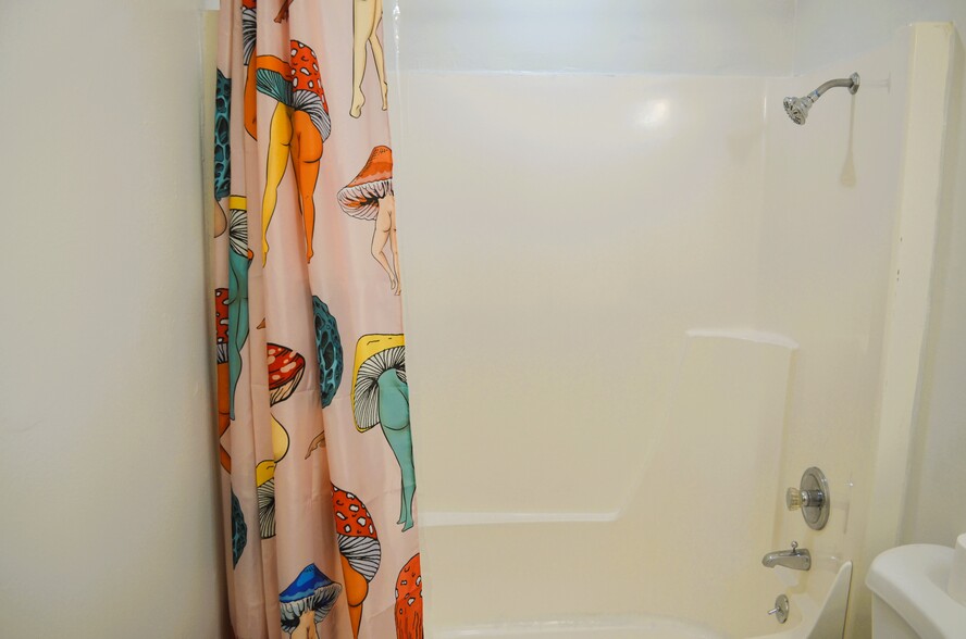 Building Photo - 319 Linn Ave