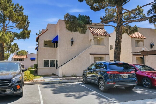 Building Photo - Upgraded 2 bedroom 2 bath upstairs condo