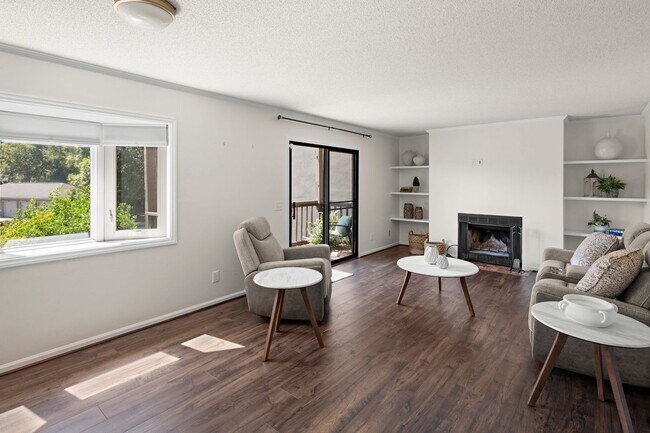 Building Photo - 201 Racquet Club Rd