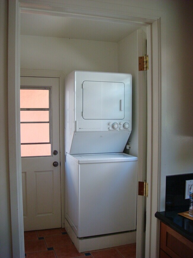 Building Photo - 6087 Cashio St