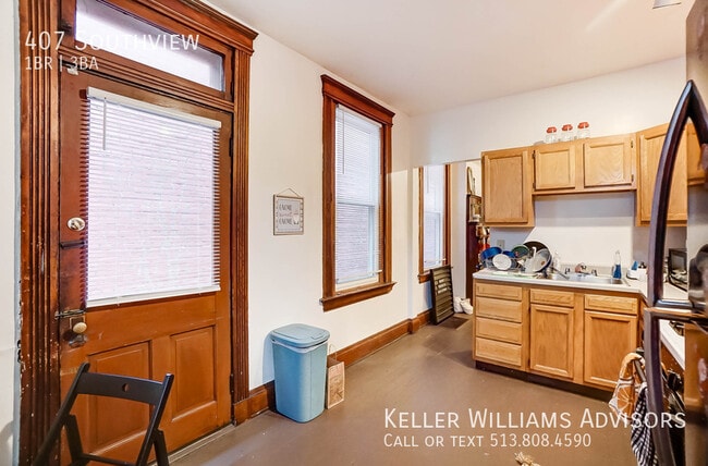 Building Photo - 407 Southview-