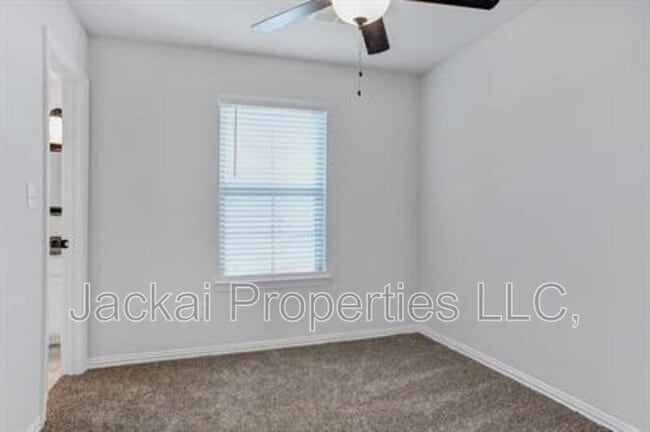 Building Photo - 232 W Lake Ave