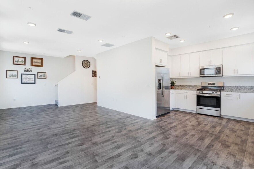 Building Photo - 5406 Beach Bluff Ln
