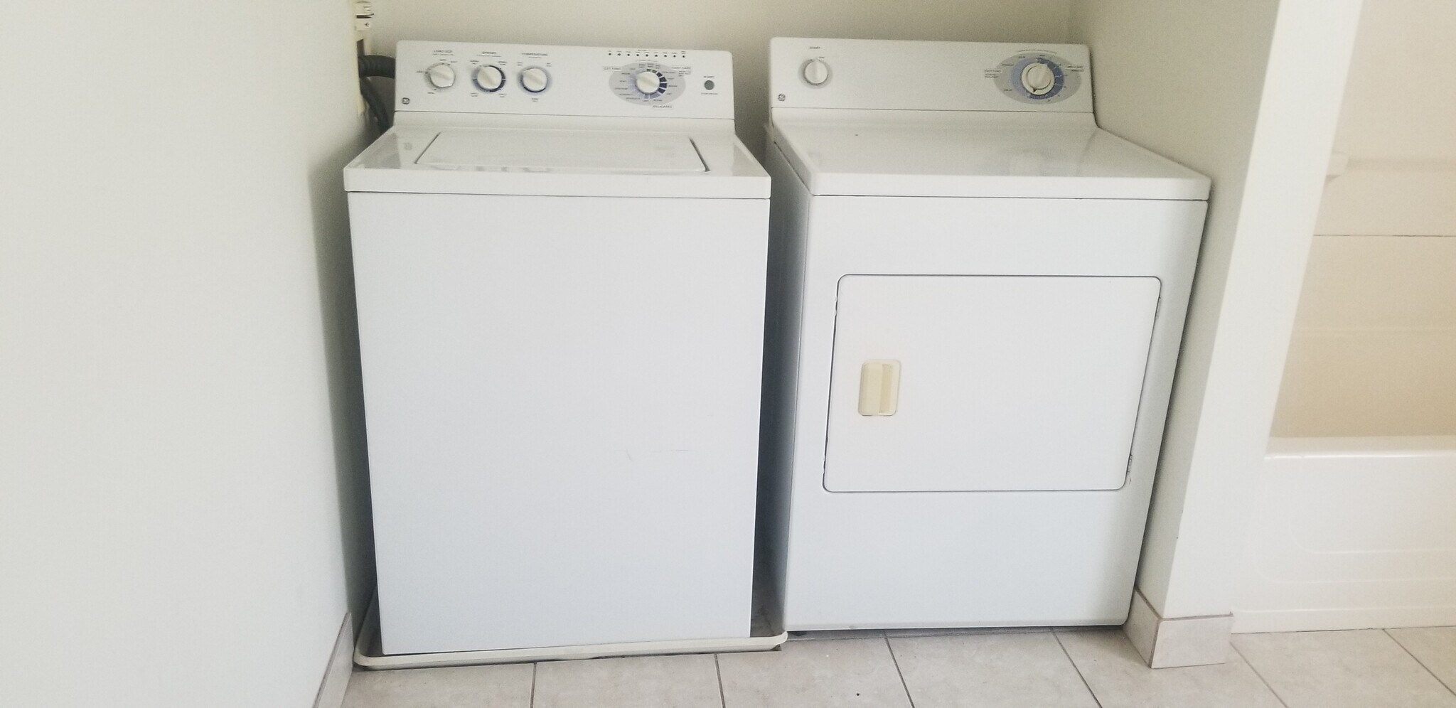 Building Photo - 211 White St