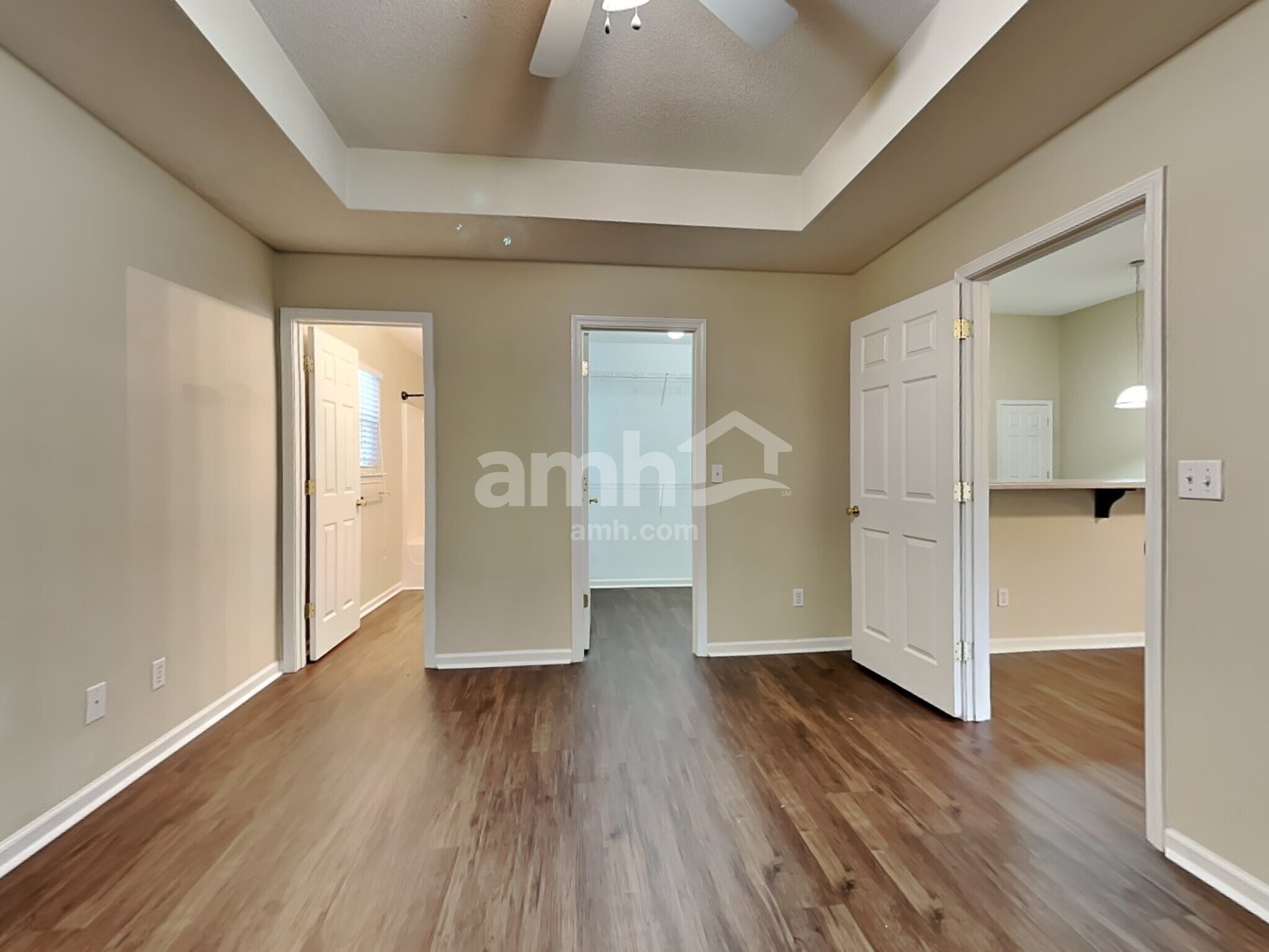 Building Photo - 117 W Tisbury Ln