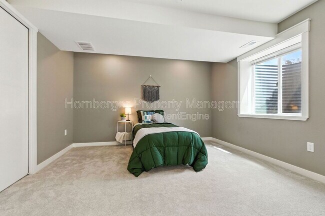 Building Photo - 3431 W 21st Ave