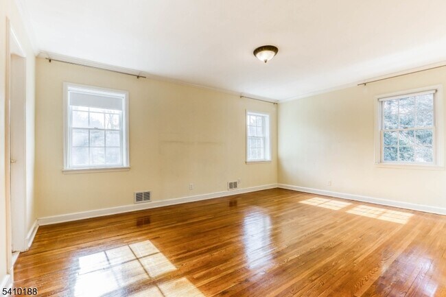 Building Photo - 11 Wordsworth Rd