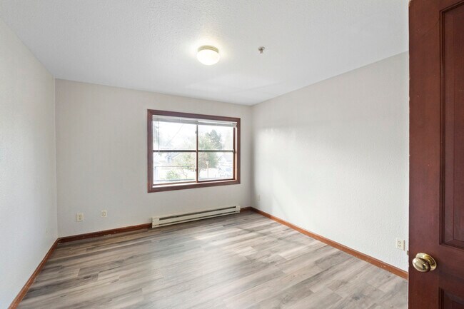 Building Photo - 403 1/2 Garfield St S-6
