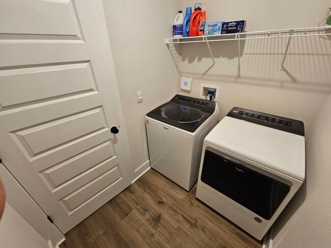 Building Photo - 5825 Danbury Blvd