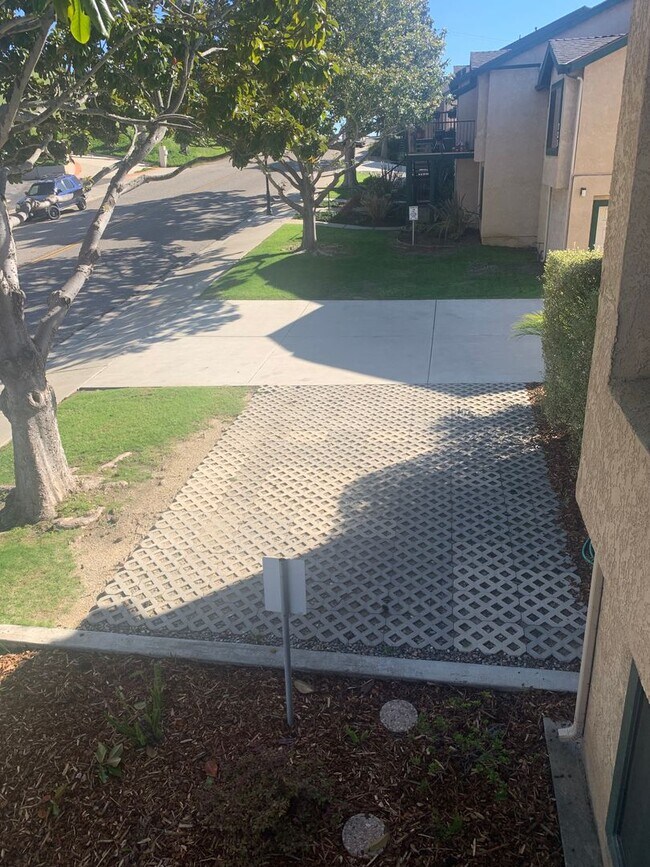 Building Photo - Remodeled, Upstairs 2BD / 1BA Condo Less Than 1/2 Mile From the Beach