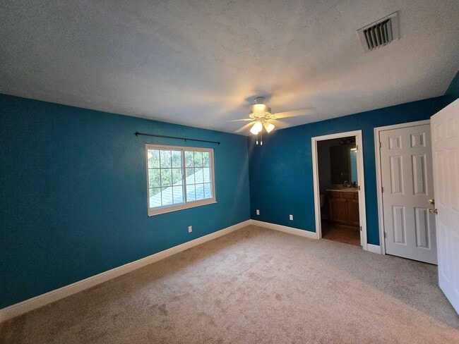 Building Photo - 3BR/3BA Two-Story Quad – Prime Location & Move-In Ready!