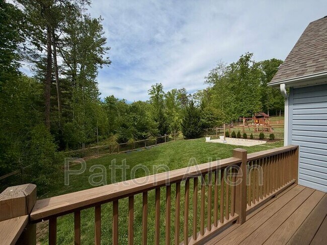 Building Photo - 47 Parrot Rd