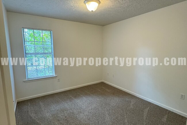 Building Photo - 96 Donna Kay Dr