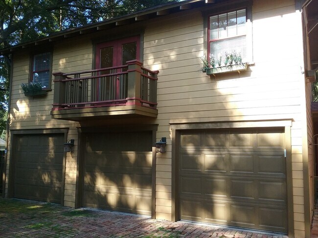Building Photo - 3 Bedroom 2 Bath in Historic Orlando for RENT!