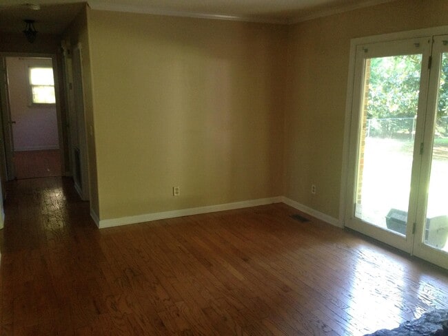 Building Photo - 512 Layne St