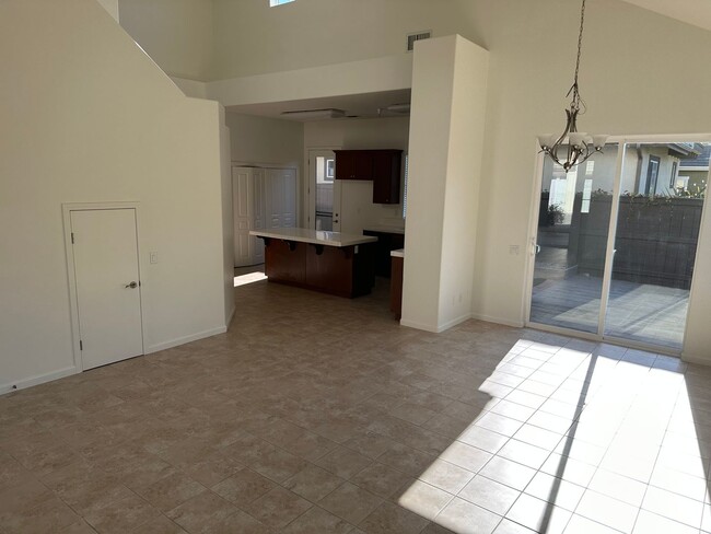 Building Photo - Pleasant 4 Bedroom 2.5 Bath Home Located i...