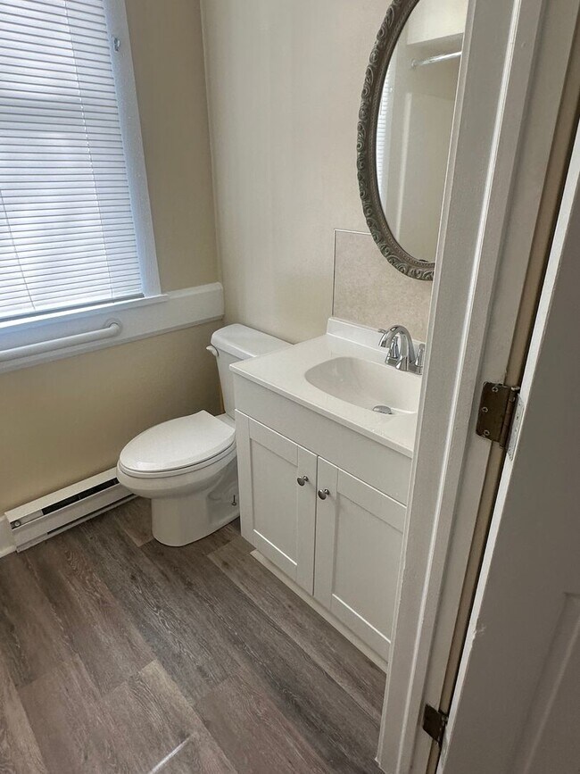 Building Photo - 226 E High St