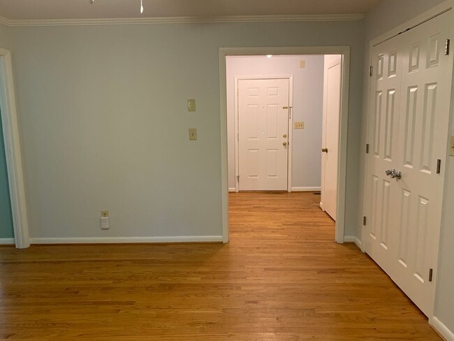 Building Photo - One-month FREE rent!  GREAT LOCATION!! RANCH HOME WITH HARDWOODS NEAR DOWNTOWN