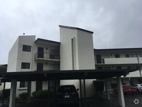 Building Photo - Great 2 bedroom condo, all utilities inclu...