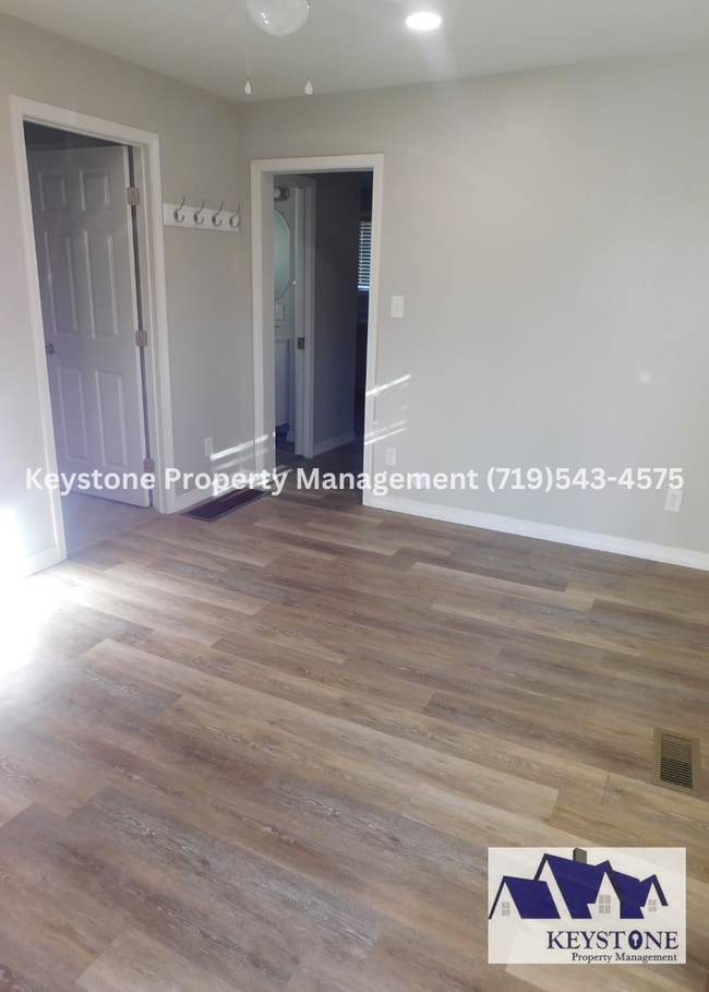 Building Photo - Central Air! Updated 2 Bedroom/1 Bath Rancher - $1,100/$1,650