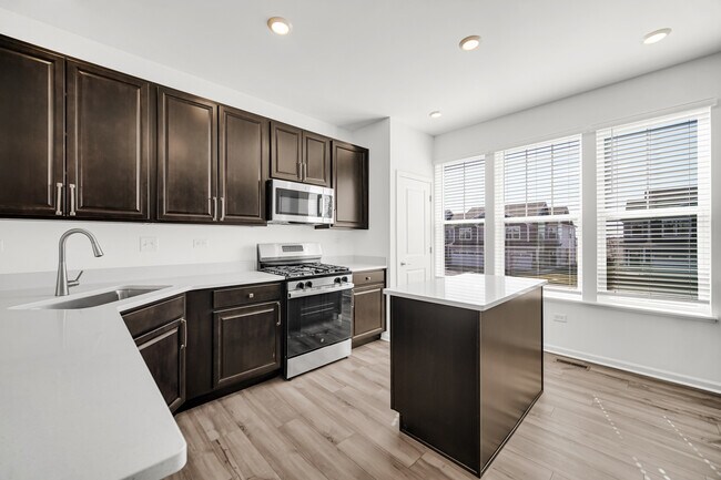 Building Photo - 25708 W Yorkshire Dr