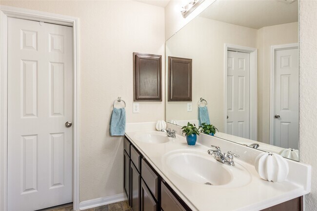 Building Photo - 15007 Holland Grove Ct