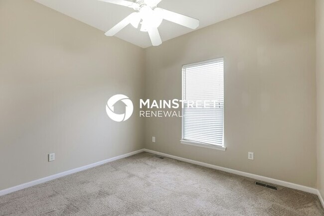 Building Photo - 5 Bedroom Pet-Friendly Home in Independence, MO with Main Street Renewal