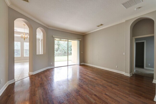 Building Photo - SPACIOUS 3 BEDROOM, 2 BATH +DEN IN THE VINEYARDS