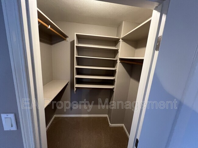 Building Photo - 1013 Toscana Dr SE