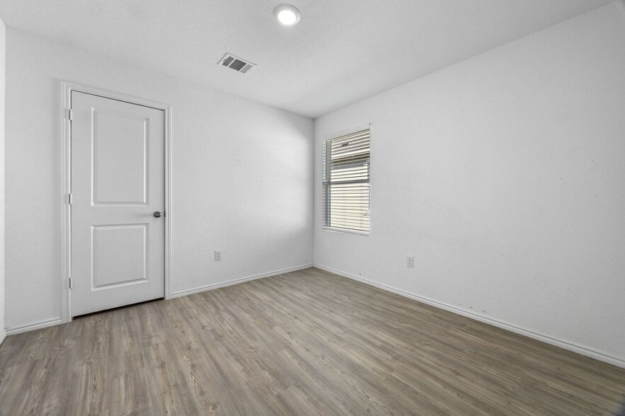 Building Photo - 7415 Donkey Vly