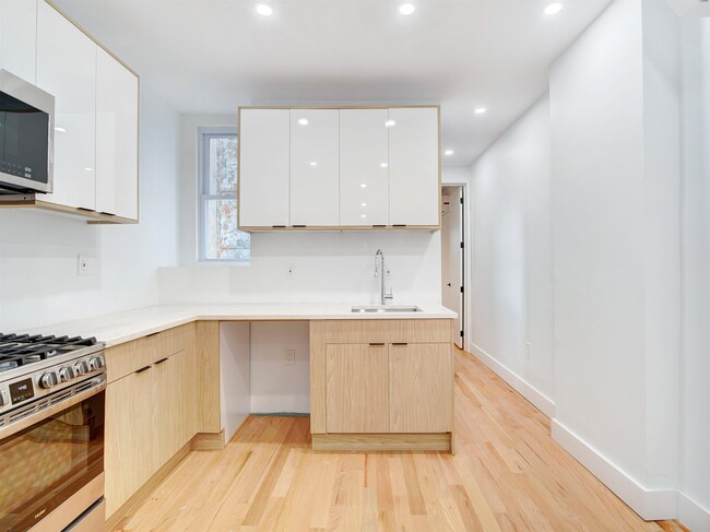 Building Photo - 151 Williams Ave